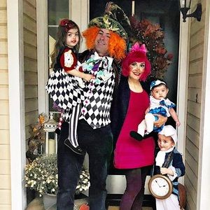 Family costumes- Alice in wonderland